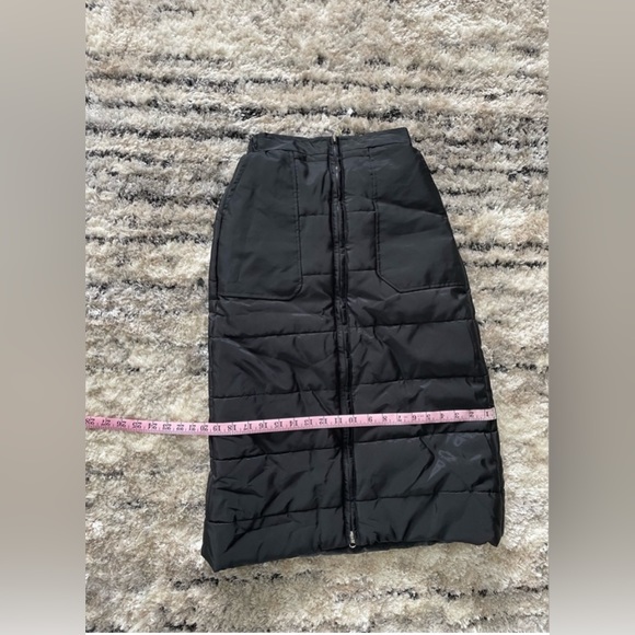 black snow skirt - Picture 3 of 3